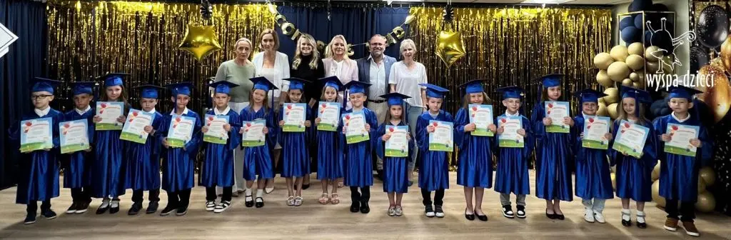 Graduacja 2025 - grupa Odkrywców Kindergarten - Wyspa Dzieci River Grove.